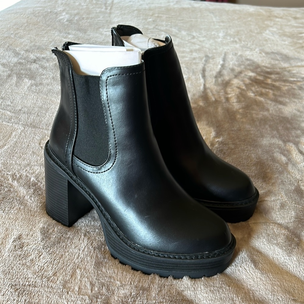 Steve Madden women’s Kat black heeled boots